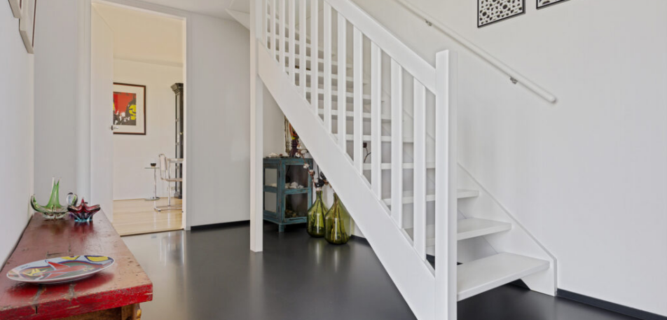 zwarte kleur gietvloer