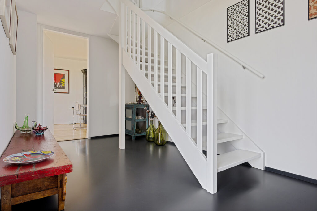 zwarte kleur gietvloer